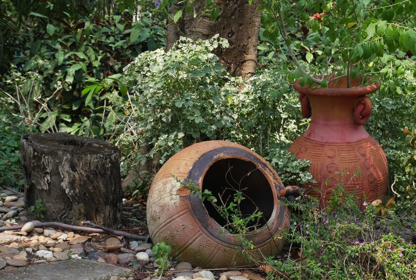 Chemin&eacute;e mexicaine en argile terracotta avec support acier Charles Bentley