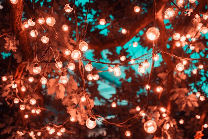 Guirlande lumineuse boules & lanternes lumineuses