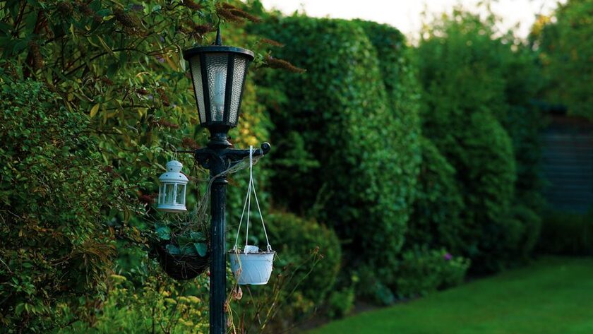 Lampadaire solaire 6 Ah &agrave; d&eacute;tecteur, 3 temp&eacute;ratures de couleur Ofuray