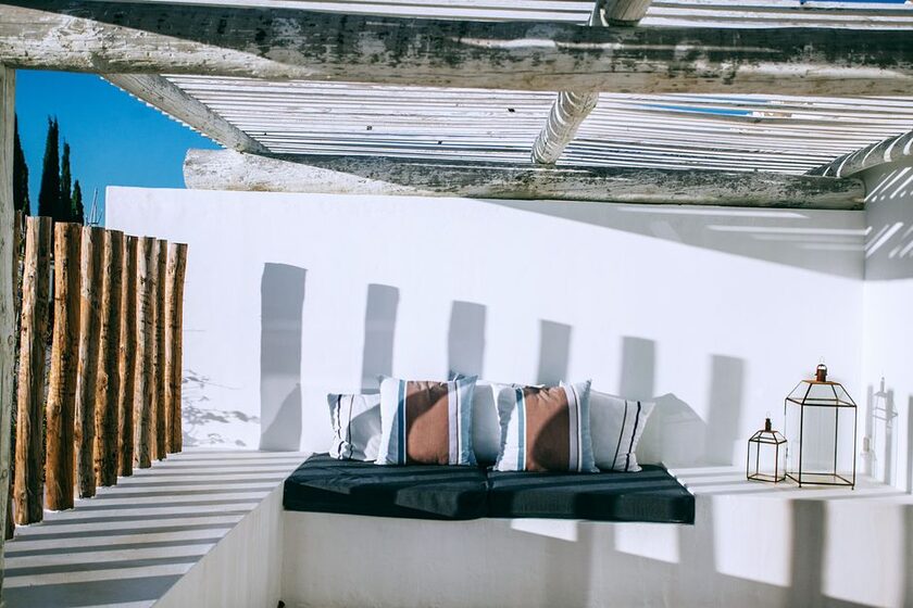 Pergola bioclimatique autoport&eacute;e 4 &times; 3 m, lames acier CAZEBOO
