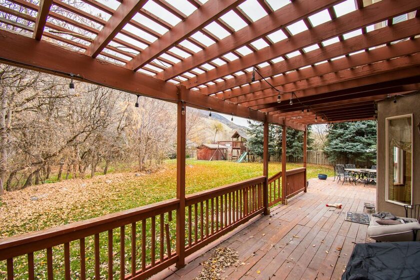 Tonnelle pergola fixe & adoss&eacute;e